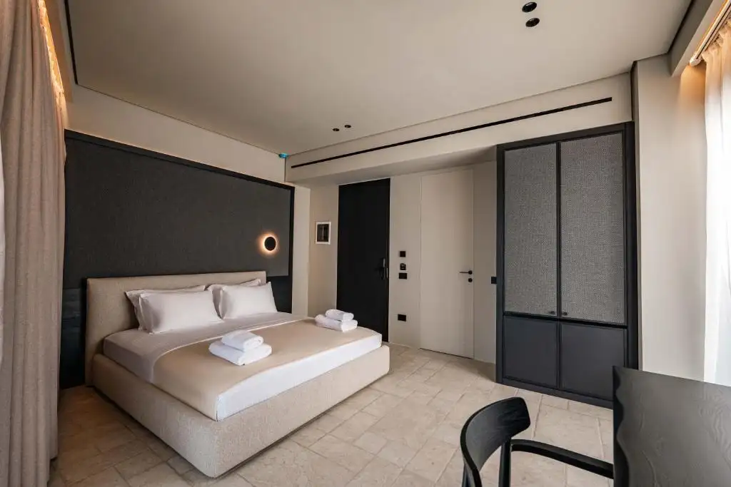 Superior Double Room image 10