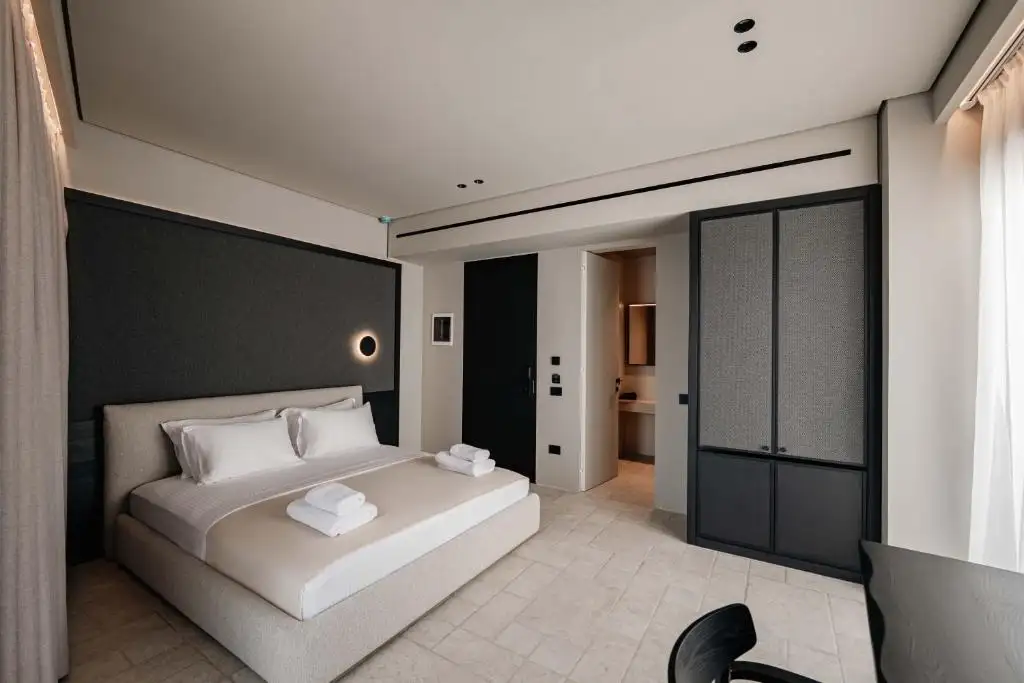 Superior Double Room image 7