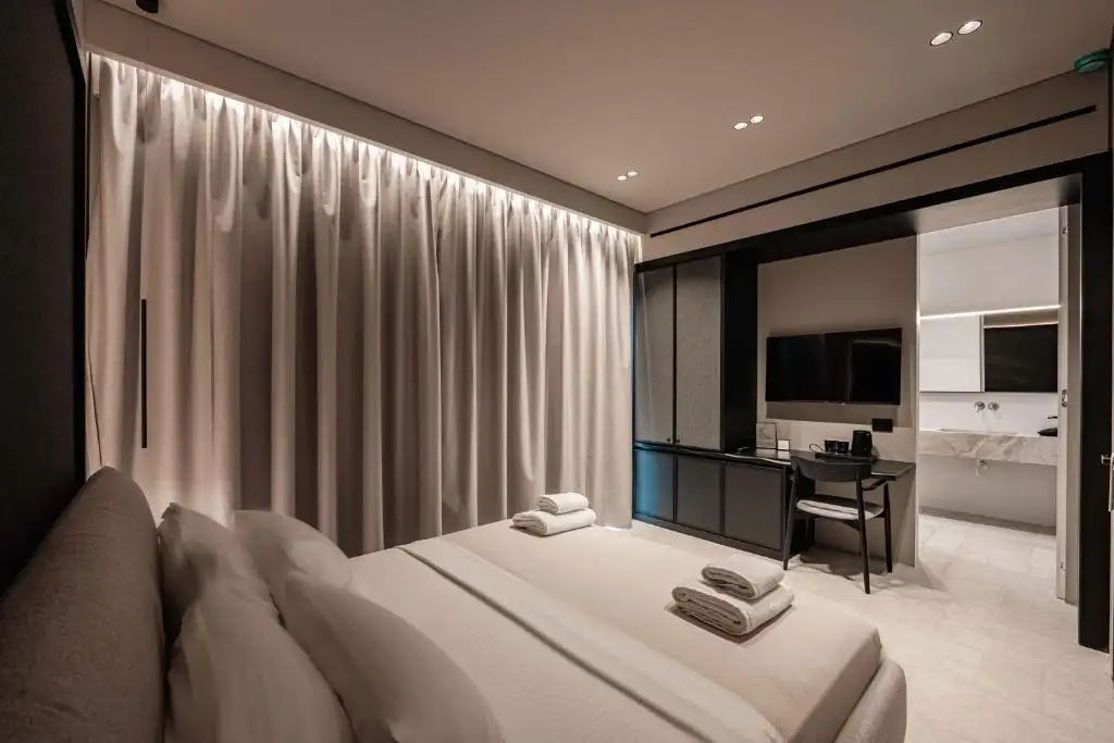 Superior Double Room image 6