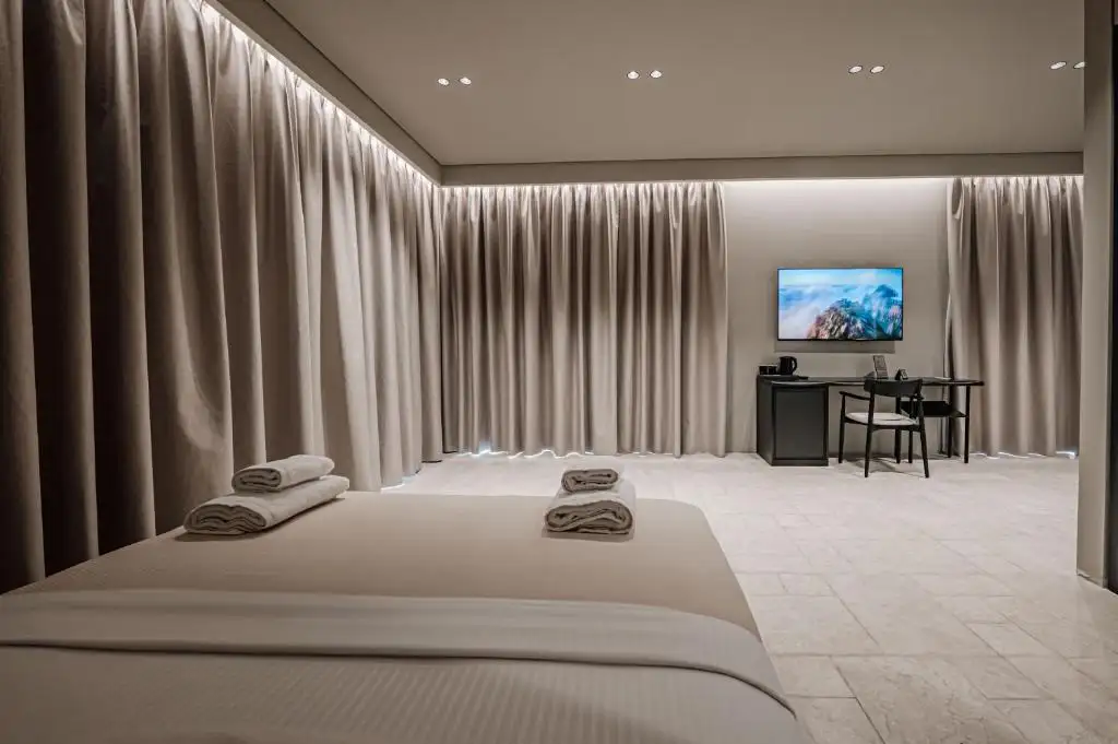 Superior Suite image 3