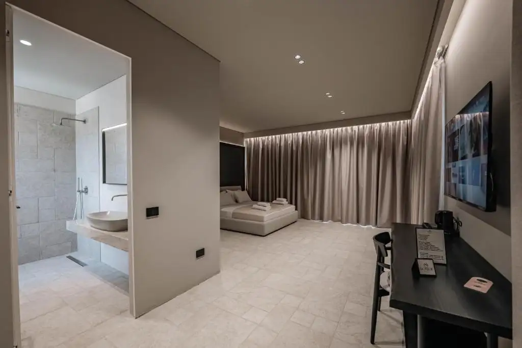 Superior Suite image 4