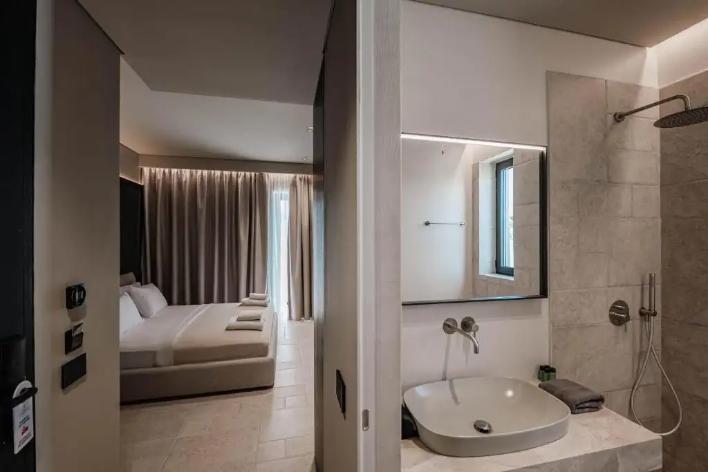 Triple Room with french Balcony image 4