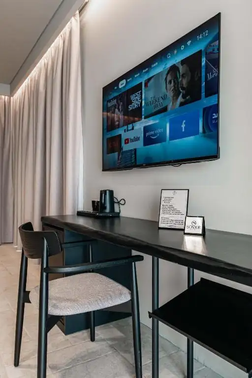 Family Room image 13