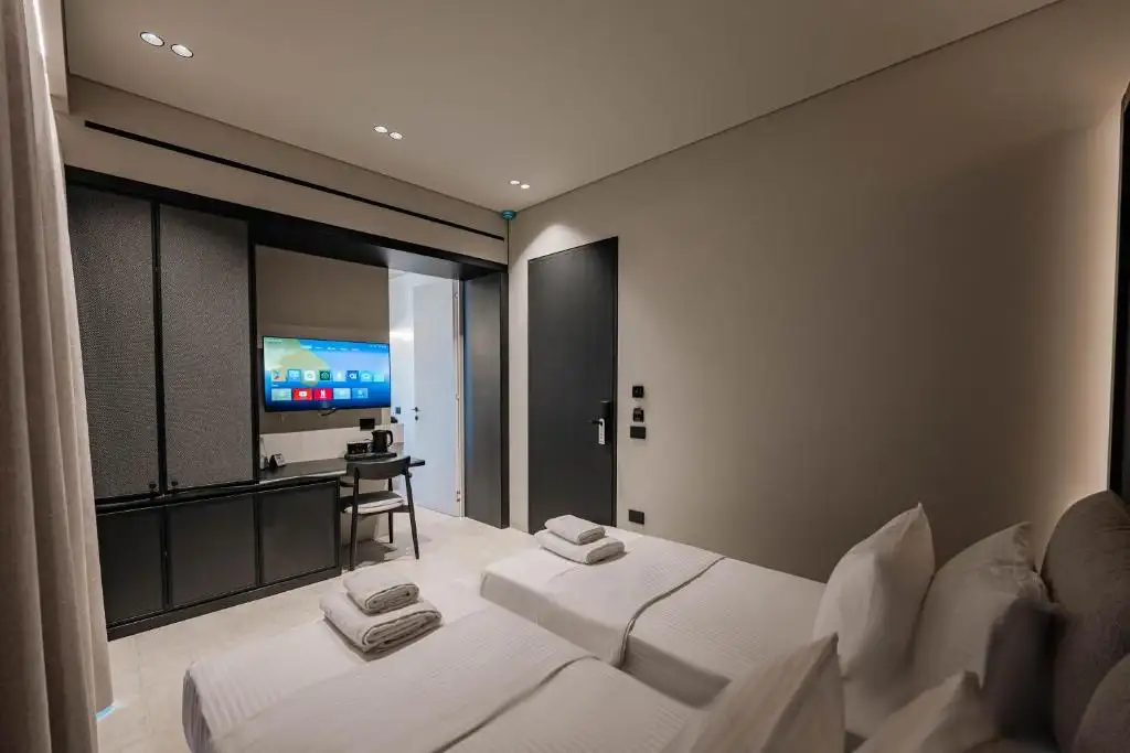 Twin Room Ground Floor image 3