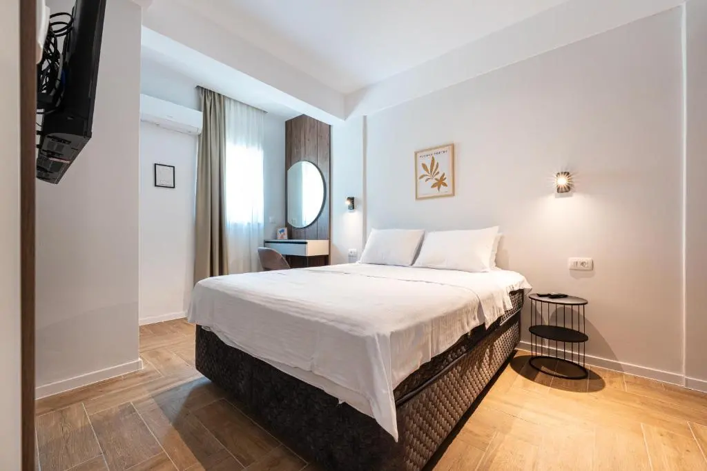 img_id_2402984.webp