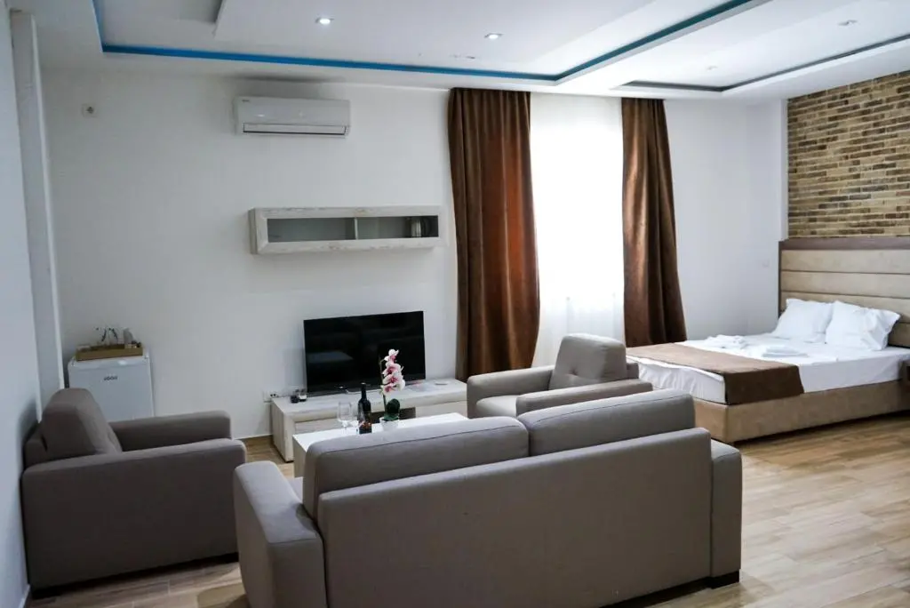 img_id_2402161.webp