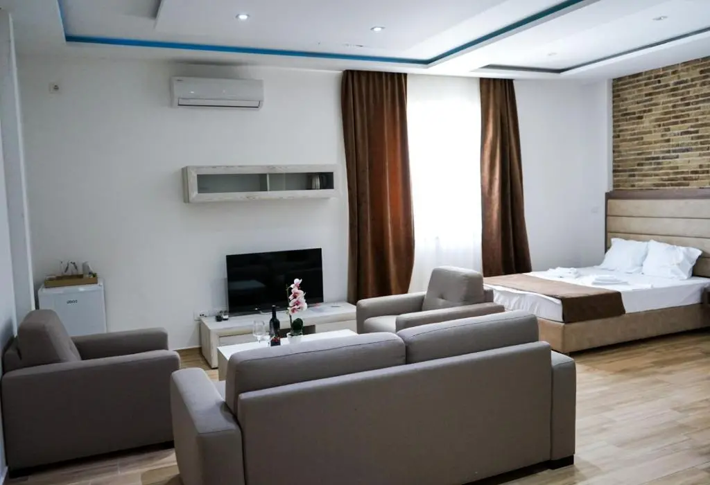 img_id_2402165.webp