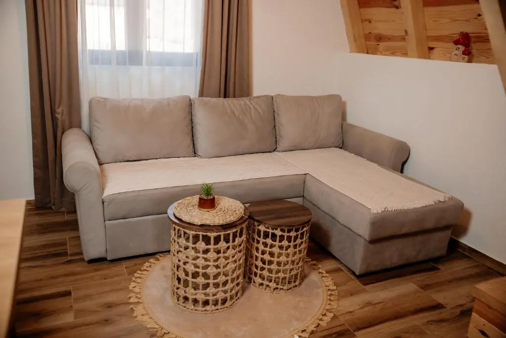 img_id_2400743.webp
