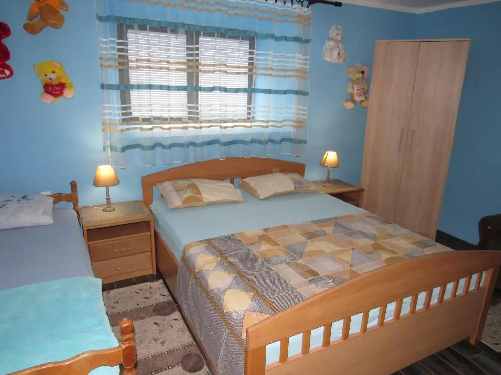 img_id_2398348.webp