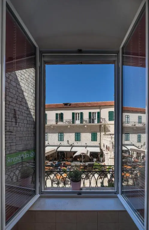 img_id_2396297.webp