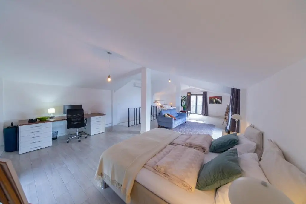 img_id_2395716.webp
