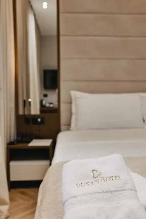 Double Room with Pool View image 19