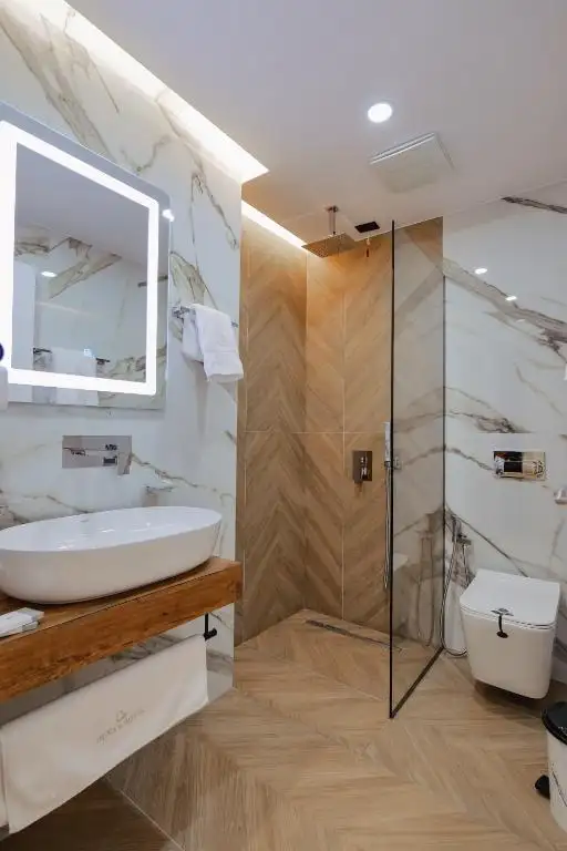 Quadruple Room with Balcony and Pool View image 4