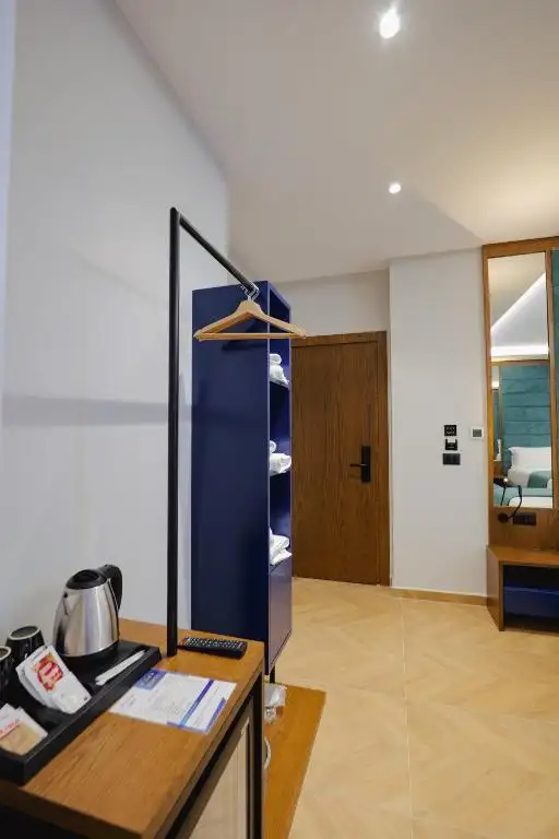 Quadruple Room with Balcony and Pool View image 15