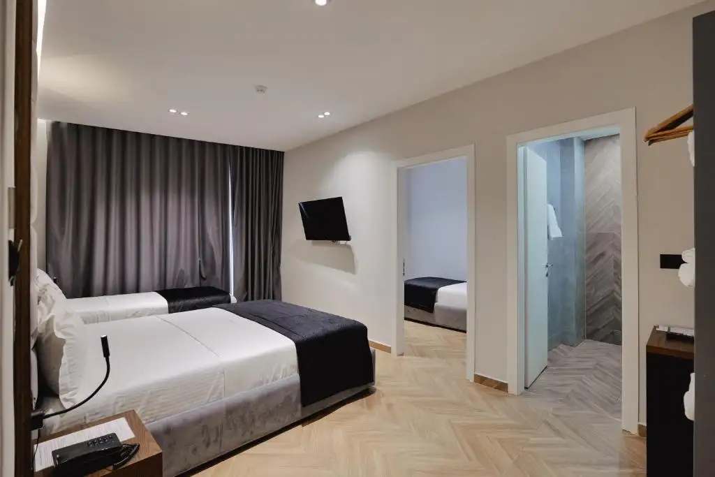Quadruple Room with Balcony and Pool View image 17