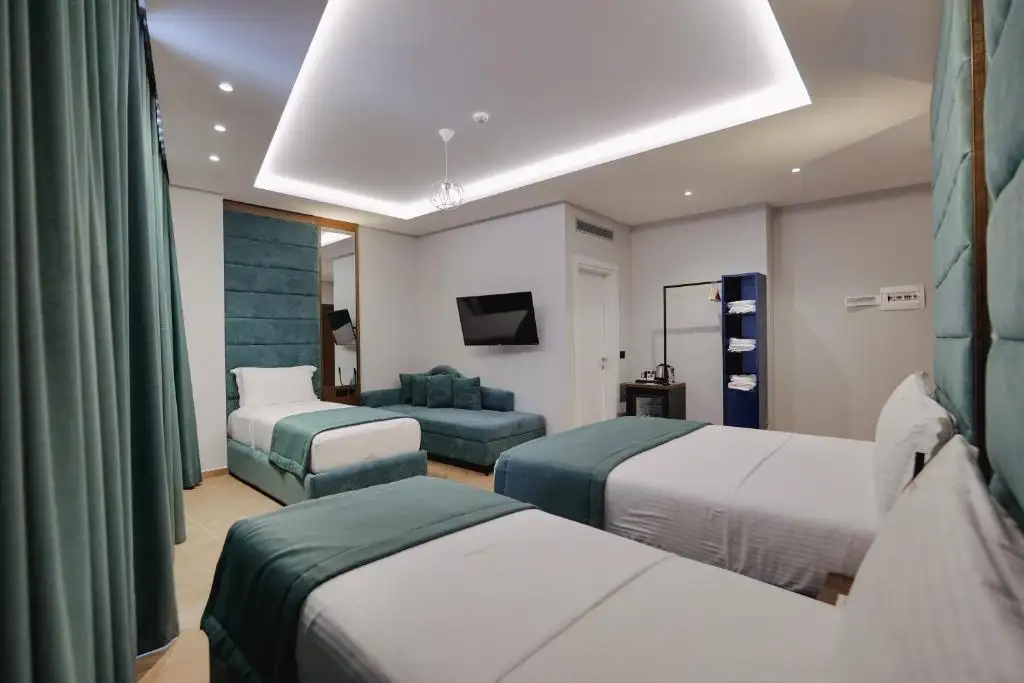 Quadruple Room with Balcony and Pool View image 6