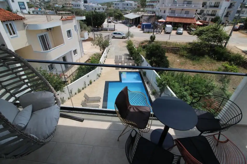 Quadruple Room with Balcony and Pool View image 7