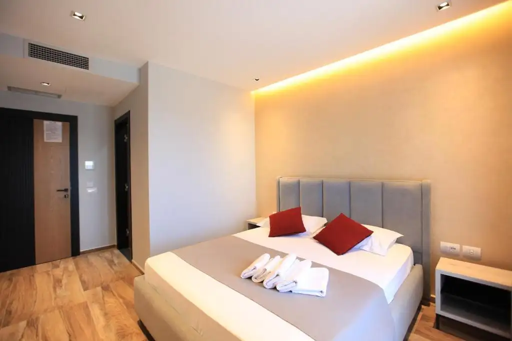 Double Room with Balcony image 2