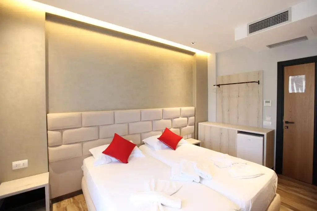Quadruple Room image 2