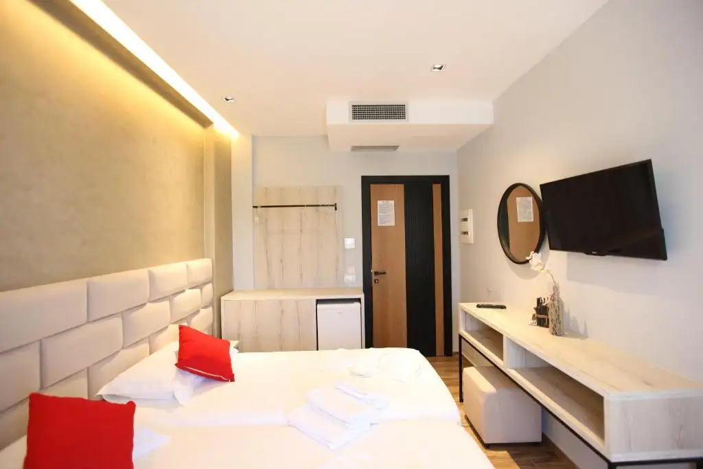 Quadruple Room image 4
