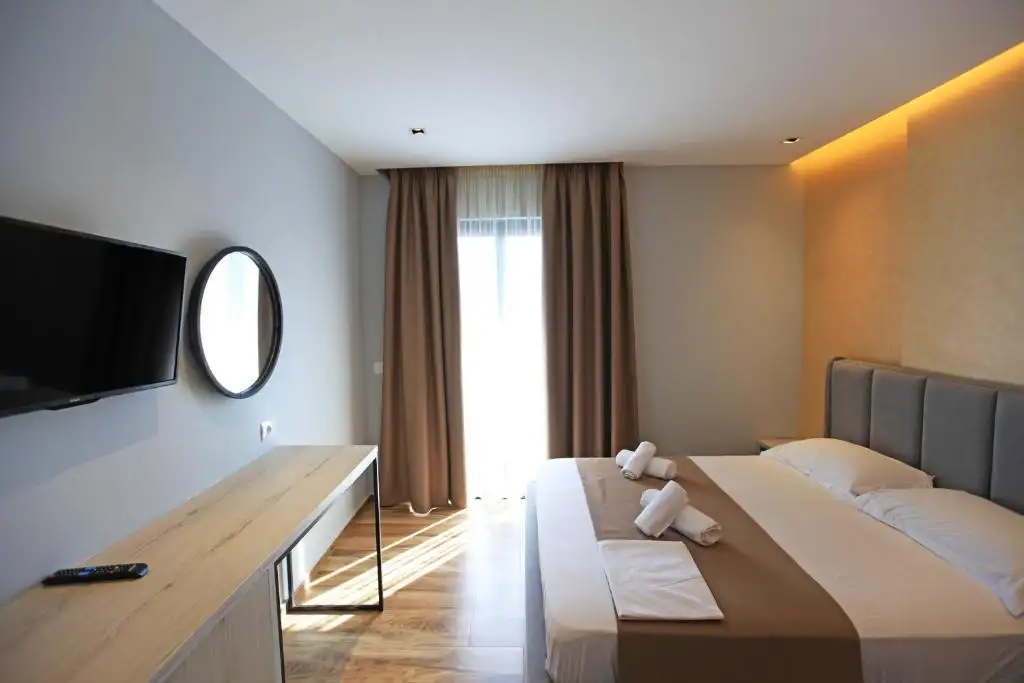 Quadruple Room image 5