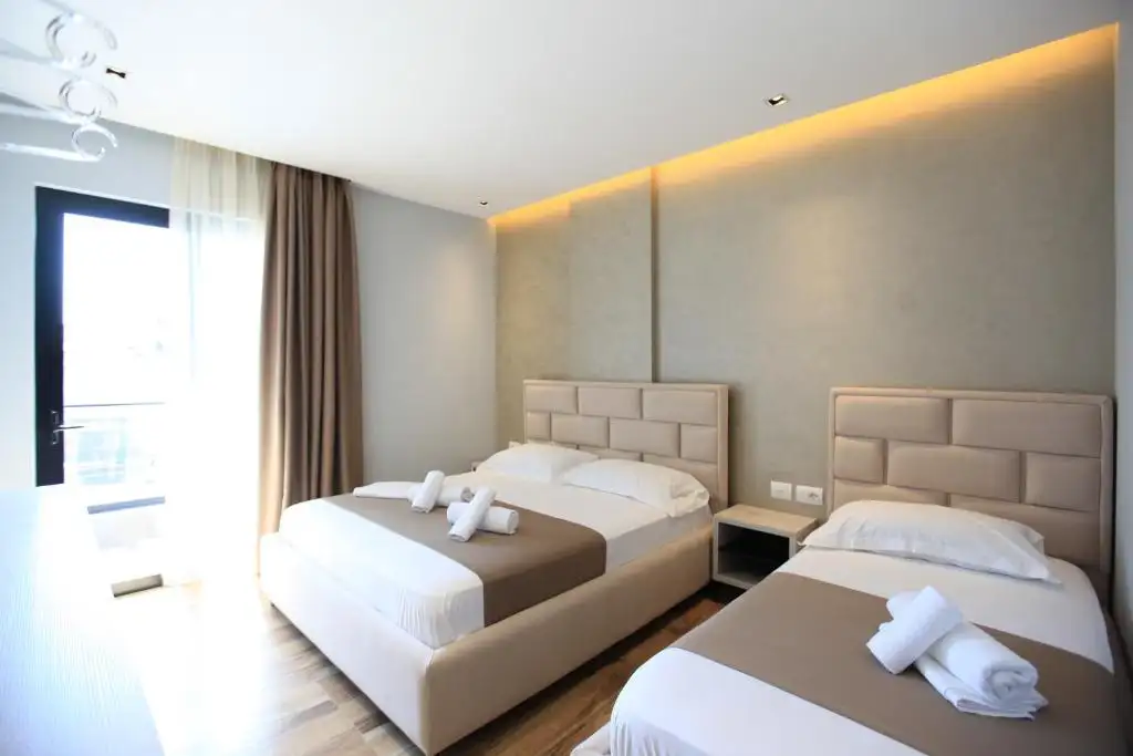 Triple Room with Balcony image 2