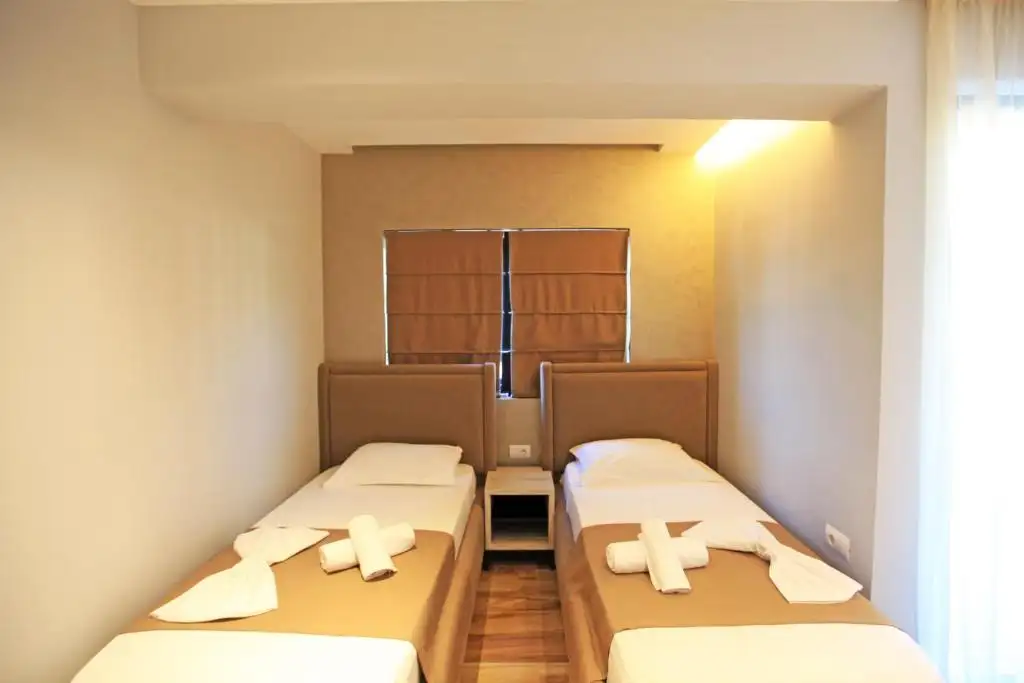 Double Room with Balcony image 9