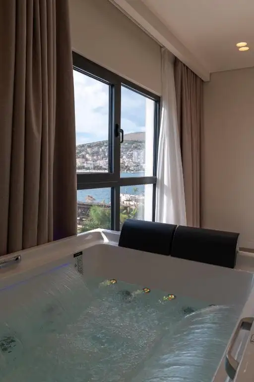 Grand Suite image 3