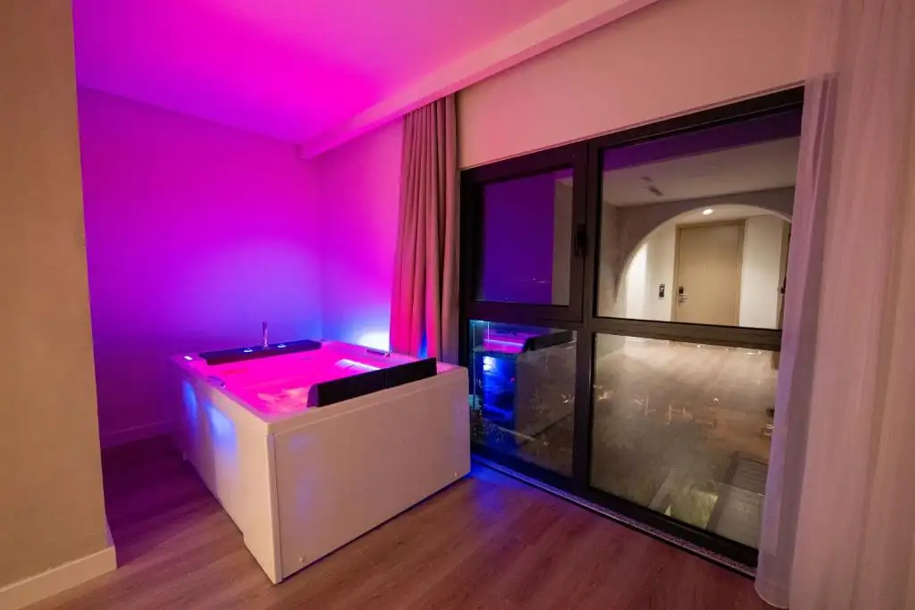 Grand Suite image 7