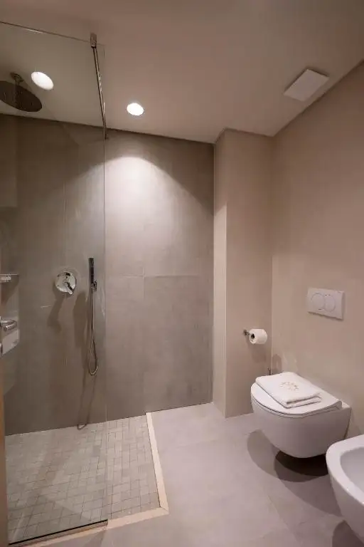 Double Room image 2