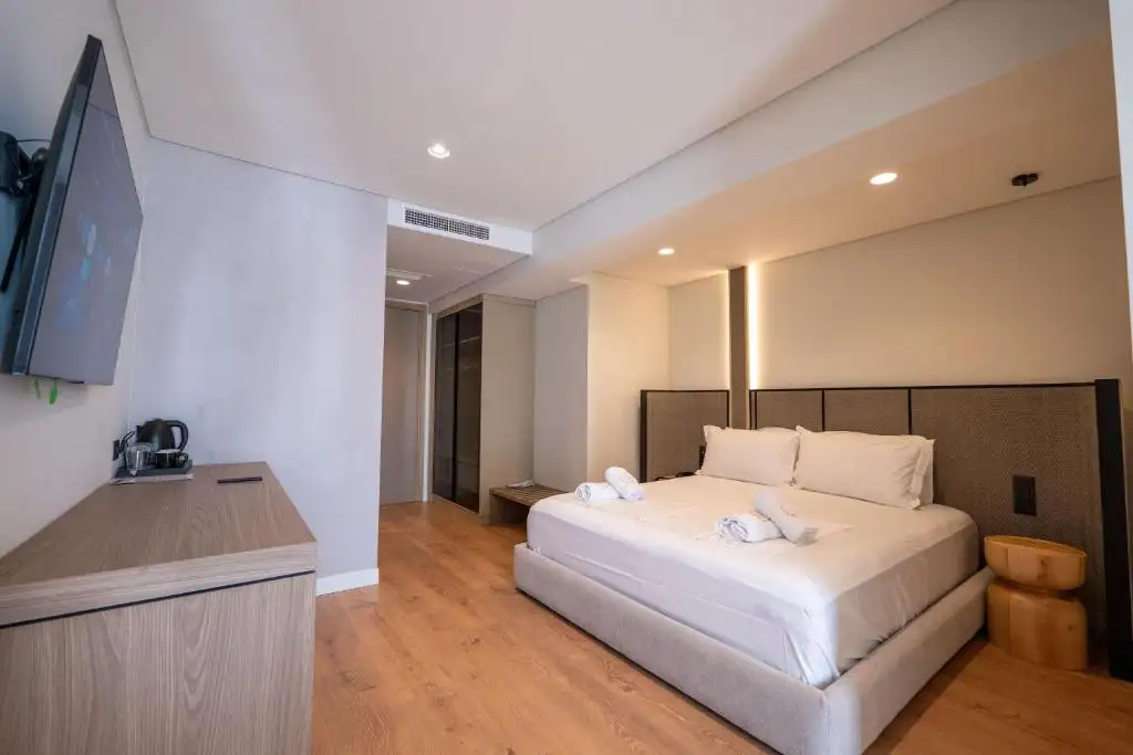 Double Room image 3