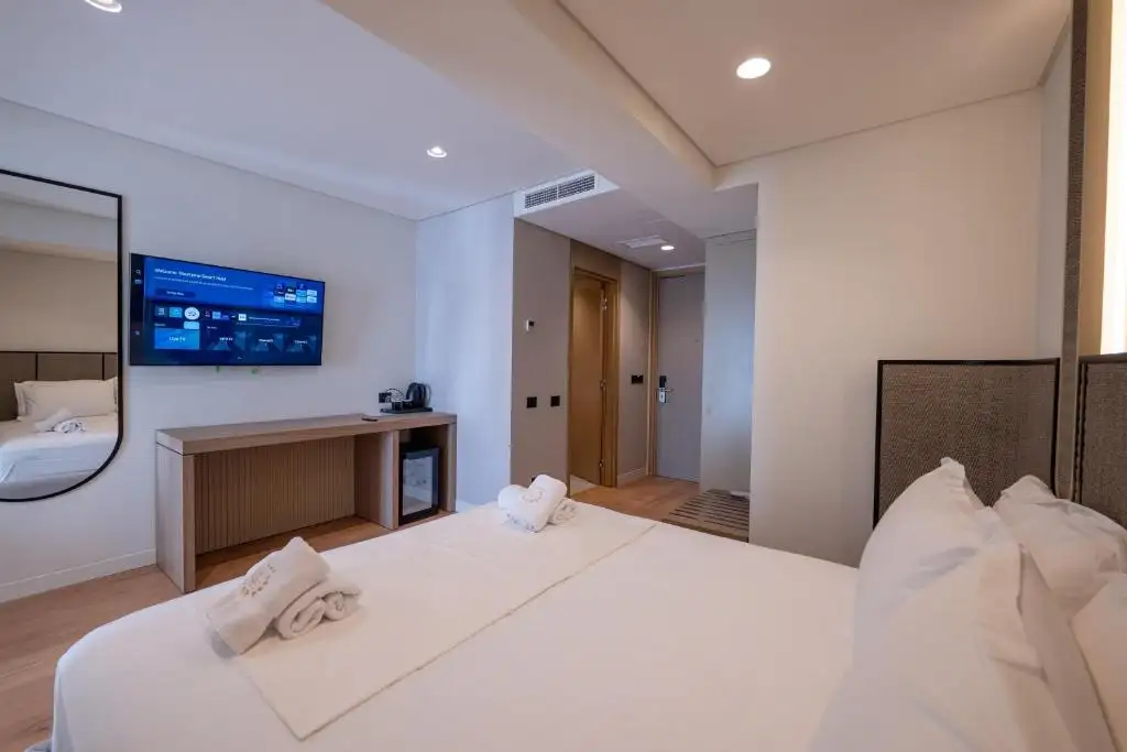 Double Room with Sea View image 3