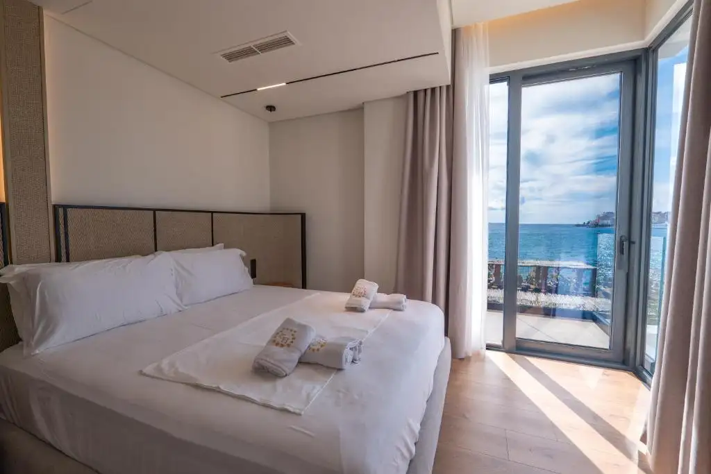 Suite with Sea View image 2