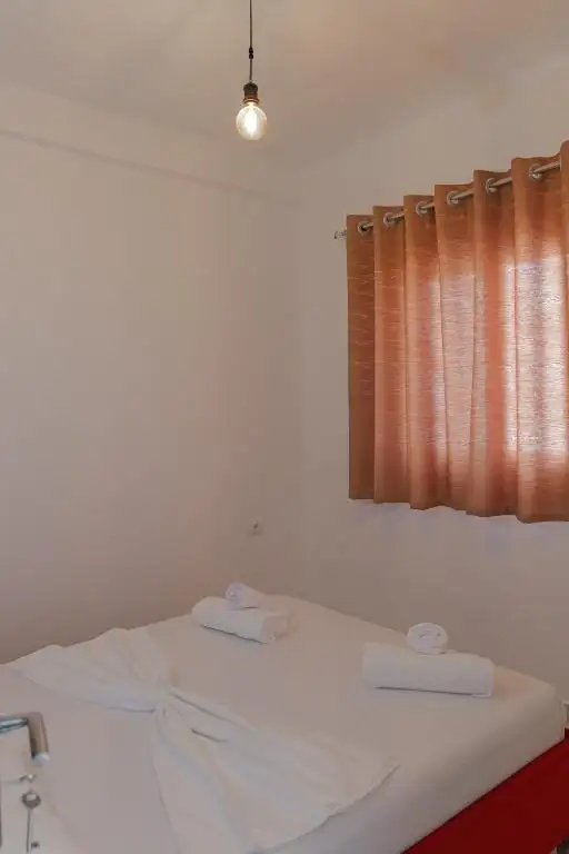 Quadruple Room image 14