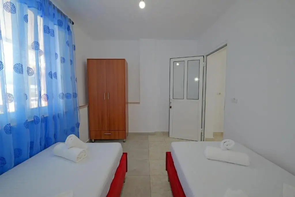 Quadruple Room image 11