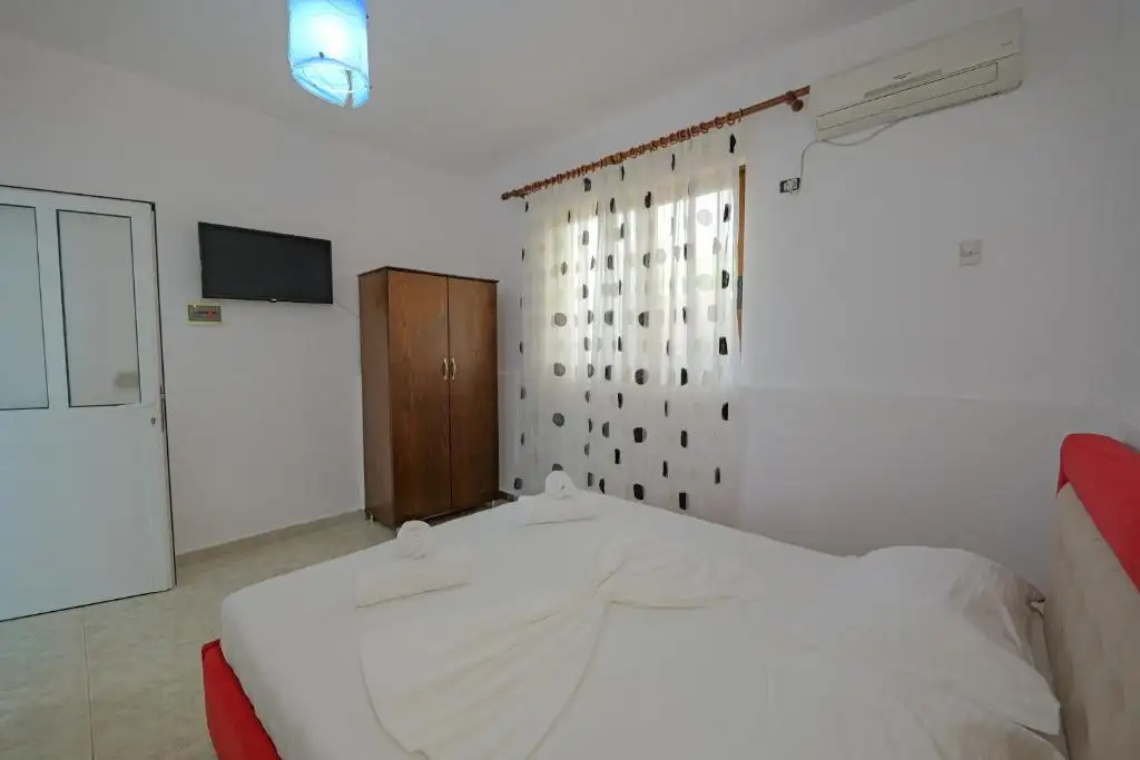 Quadruple Room image 9