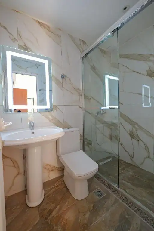 Quadruple Room image 7