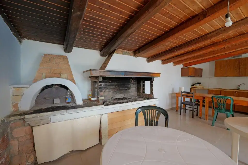 Family Room image 9