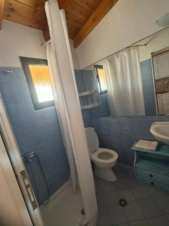 Triple Room with Sea View image 5
