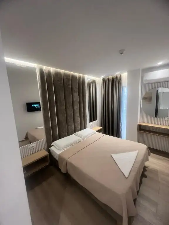 Deluxe Double Room image 17