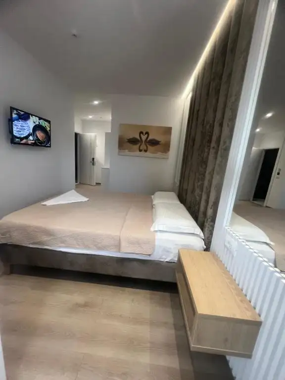 Deluxe Double Room image 13