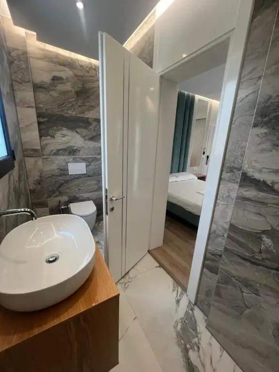 Deluxe Double Room image 6