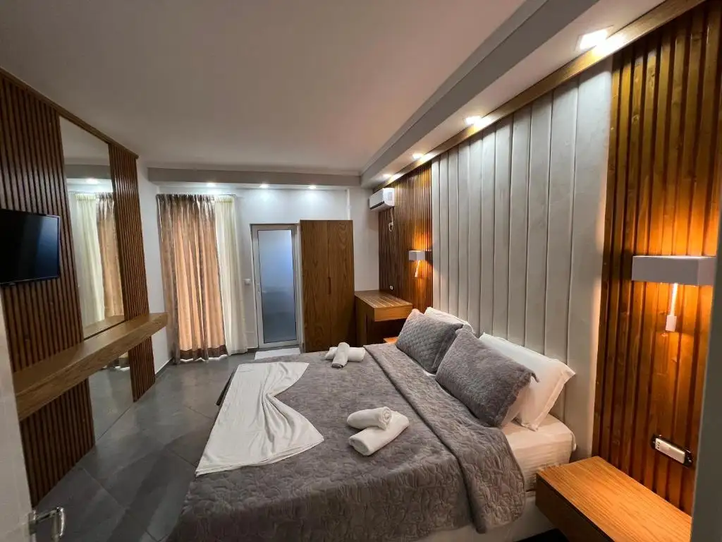 Deluxe Double Room image 21