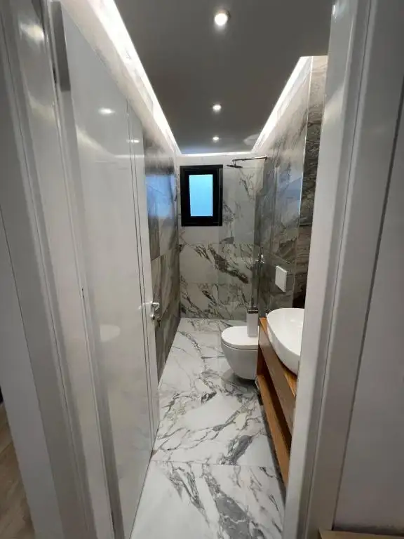 Deluxe Triple Room image 5