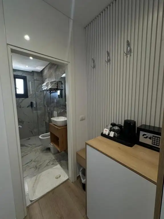 Deluxe Triple Room image 2