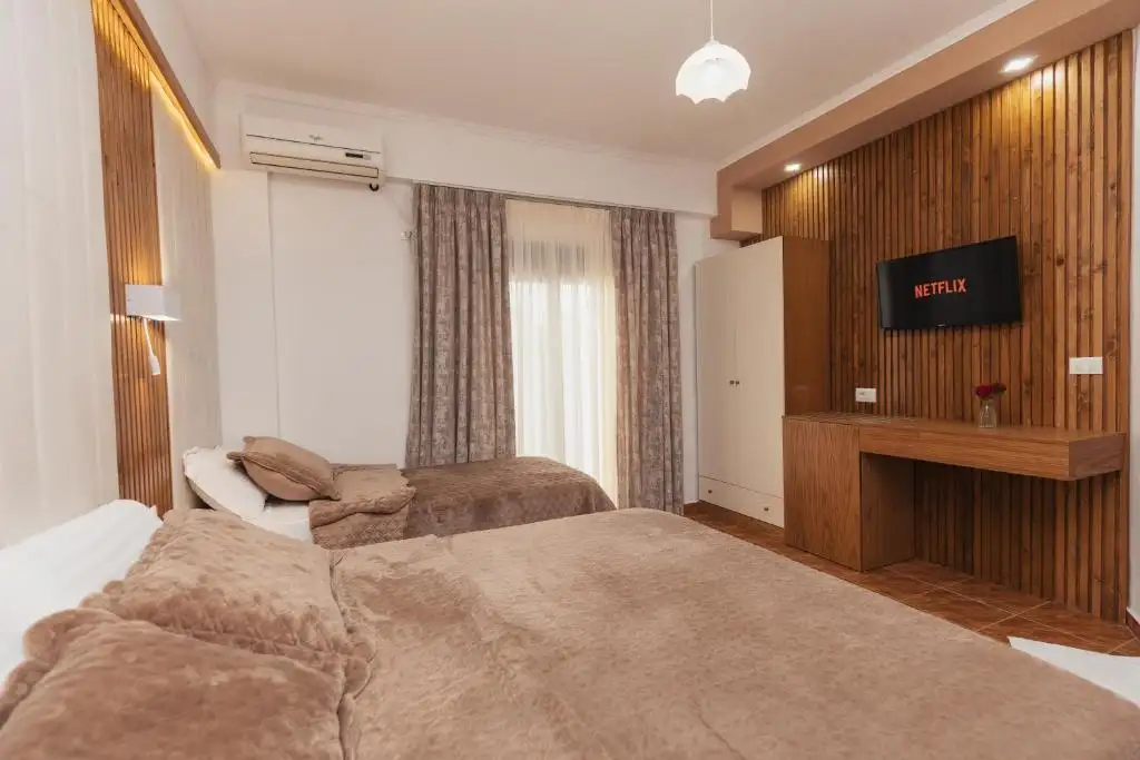 Deluxe Triple Room image 4