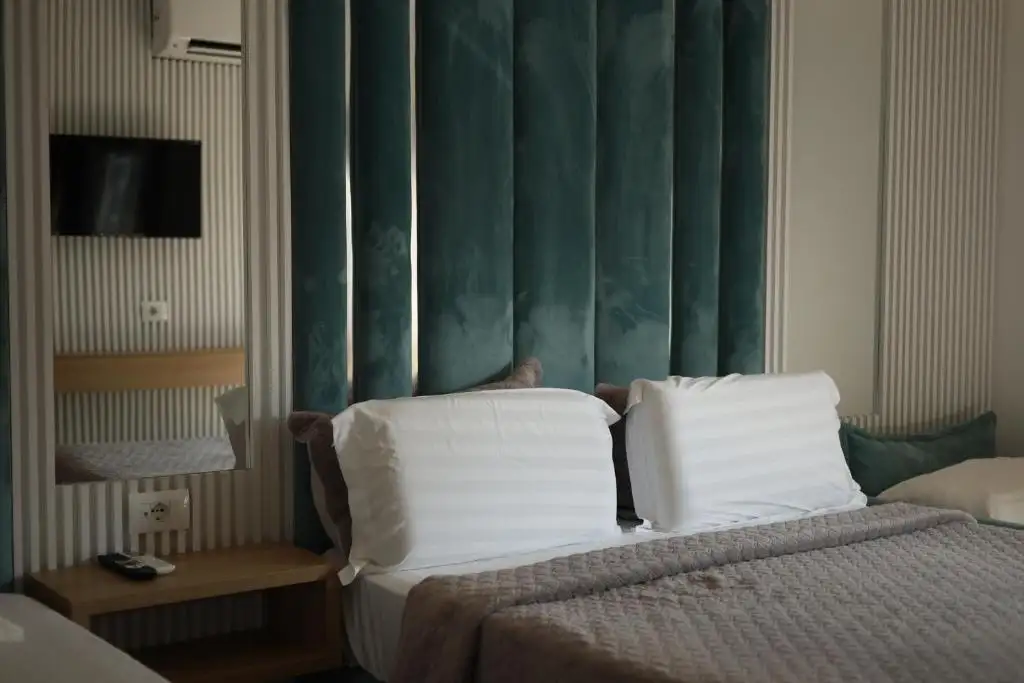 Deluxe Family Room image 16