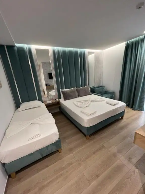 Deluxe Family Room image 10