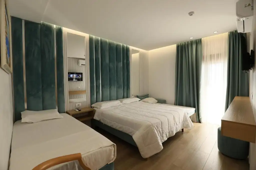 Deluxe Family Room image 9