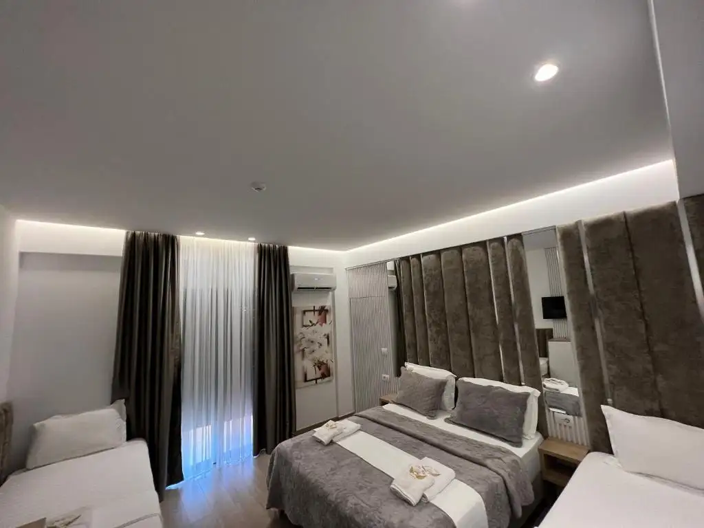 Deluxe Family Room image 8
